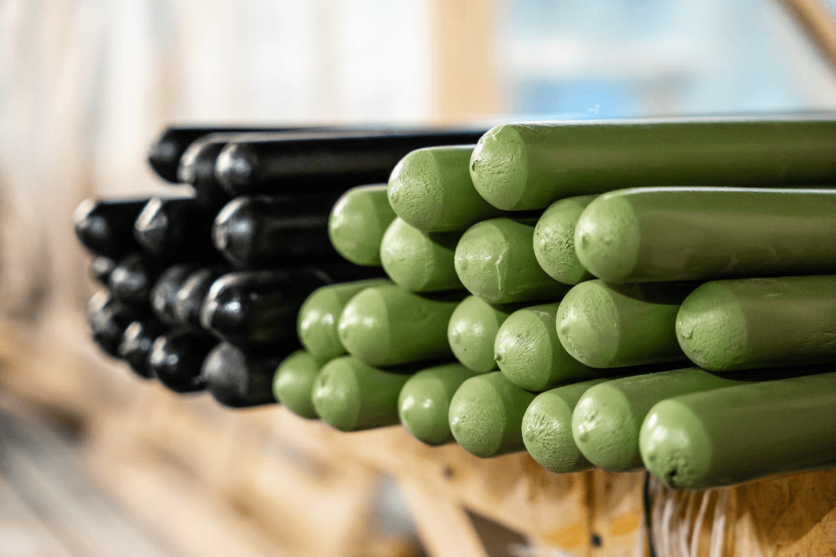 Черенок деревянный 30⌀ 1200мм КРАШЕНЫЙ (черный)