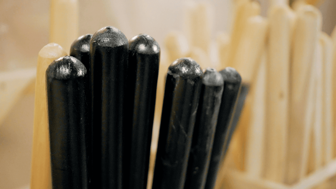 Черенок деревянный 30⌀ КРАШЕНЫЙ